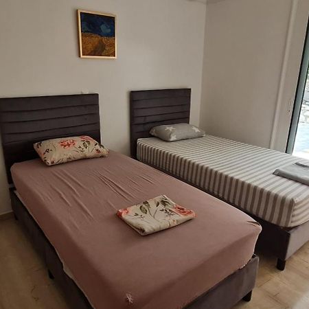 Apartamento Gerys House Nikiana Exterior foto