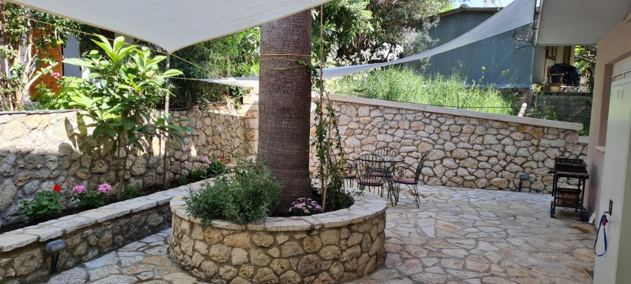 Apartamento Gerys House Nikiana Exterior foto